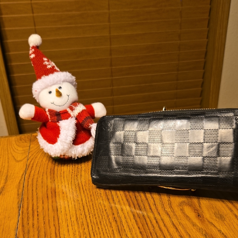 Louie Vuitton Damier Black Leather Wallet